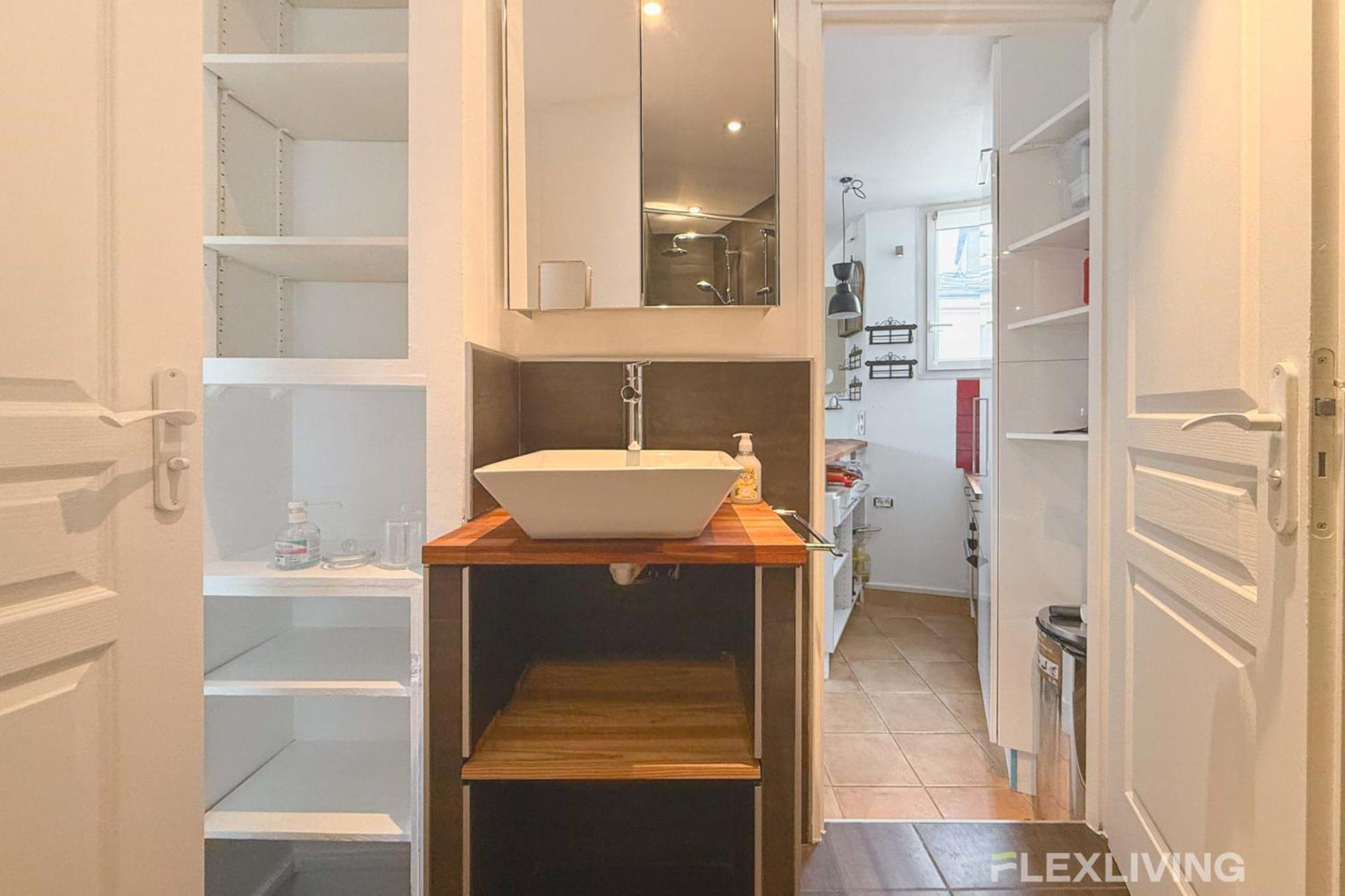 Flexliving - One Bedroom - Croix Nivert Apartment *